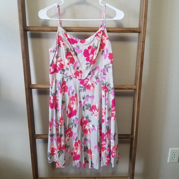 Old Navy Dresses & Skirts - Floral Summer Dress